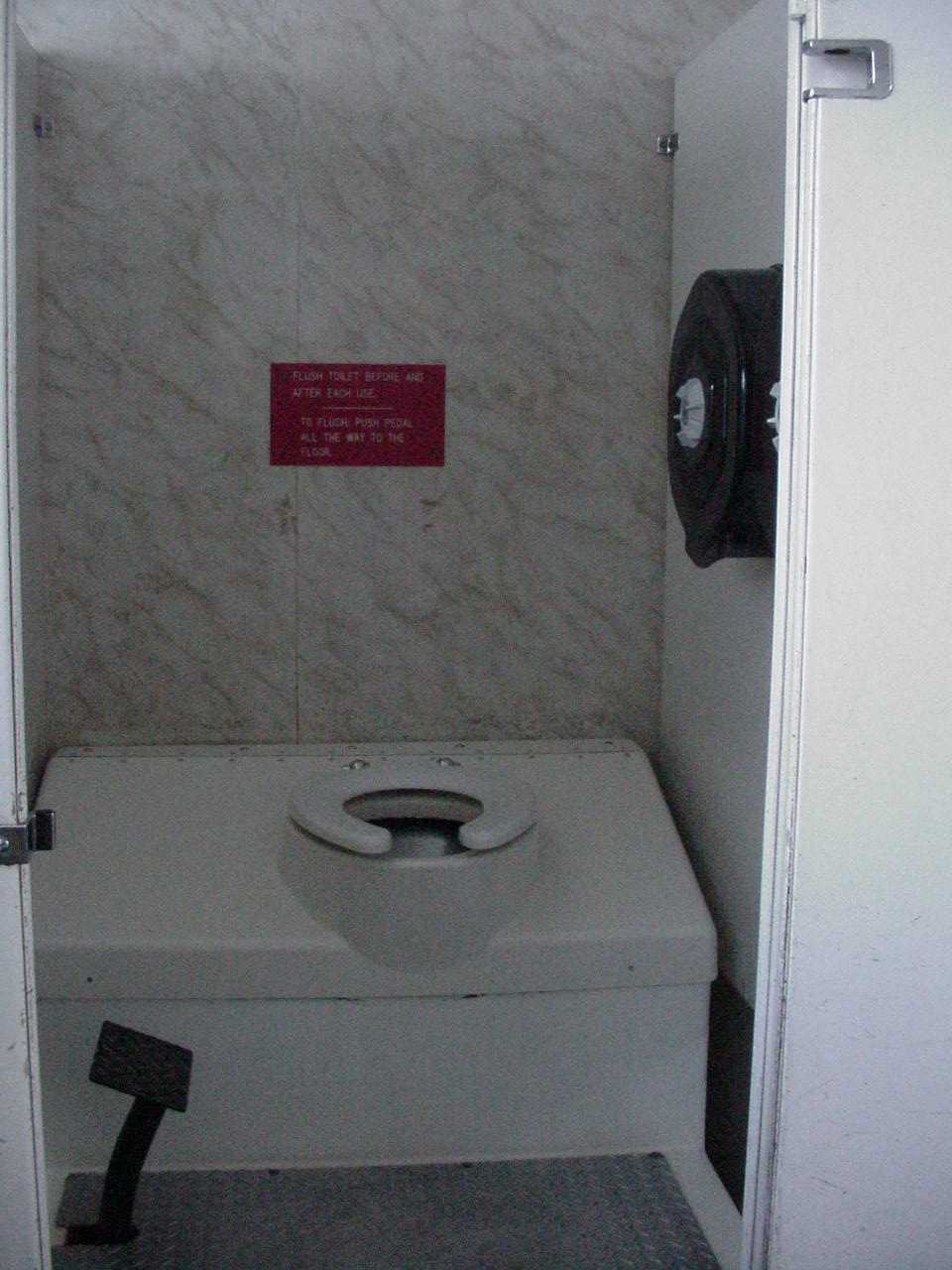GC throne.jpg, 102531 bytes, 1/25/01