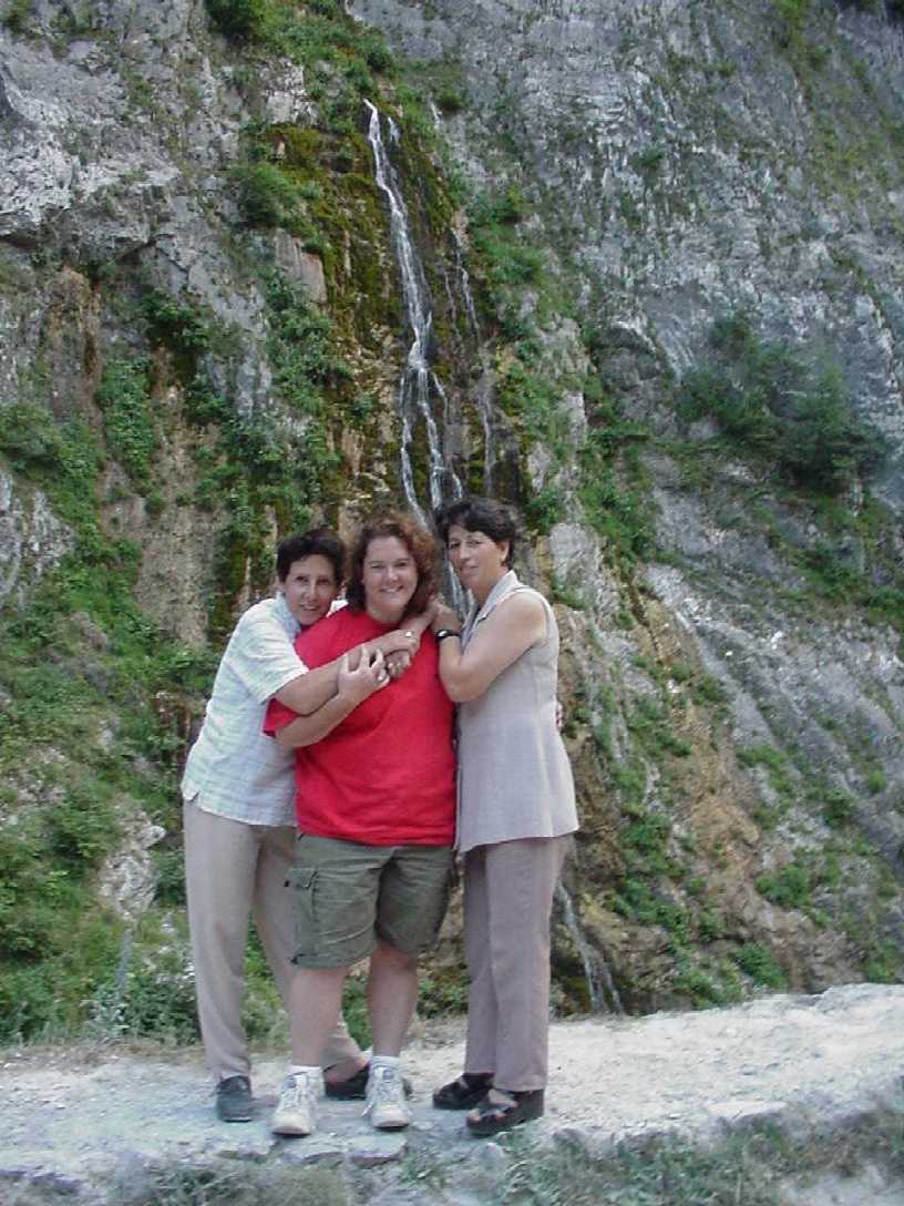 3ofus2.jpg, 119313 bytes, 7/3/01