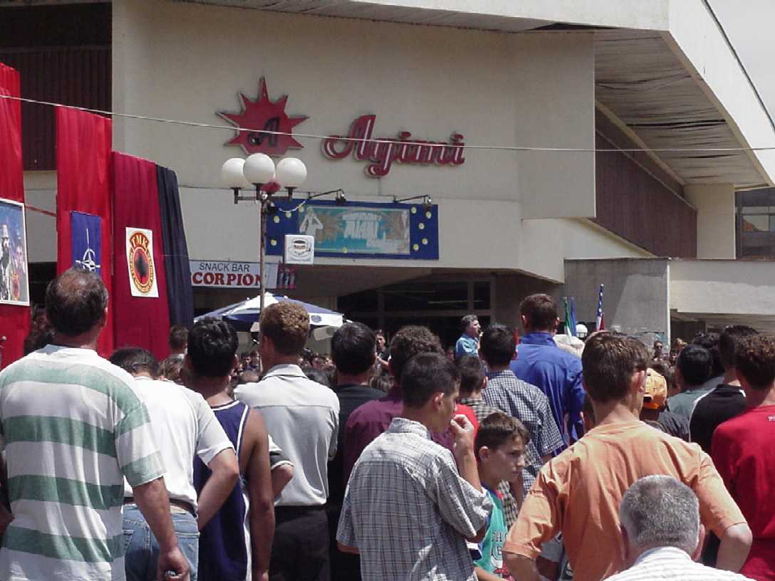 concert.jpg, 84063 bytes, 7/3/01