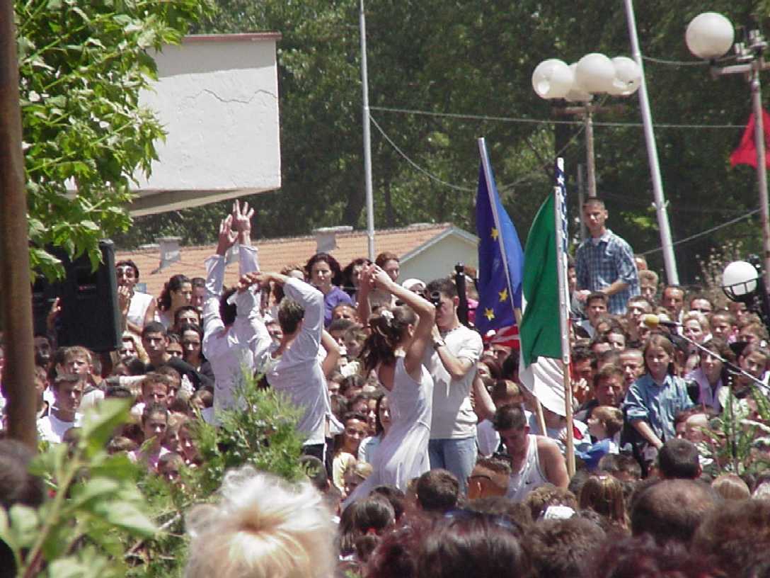 concert5.jpg, 105911 bytes, 7/3/01