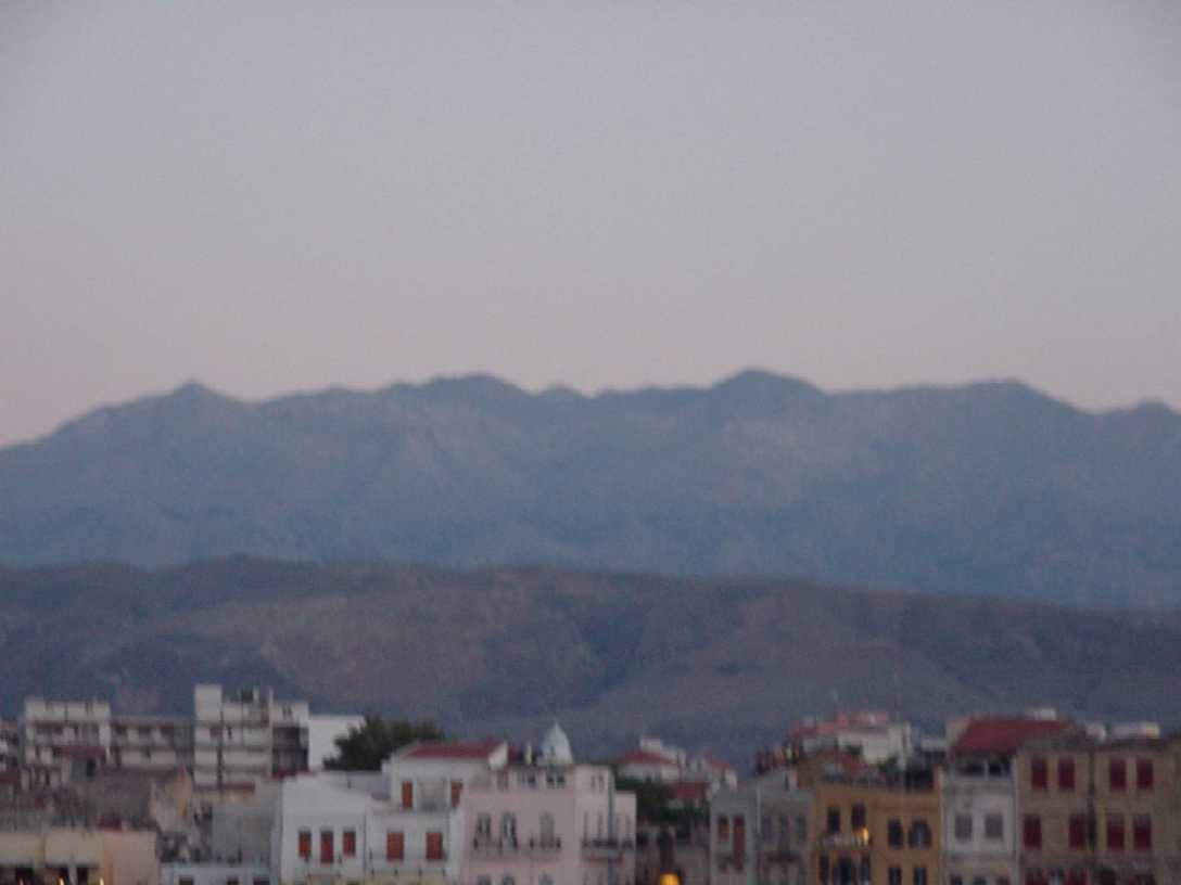 crete18.jpg, 30318 bytes, 7/3/01