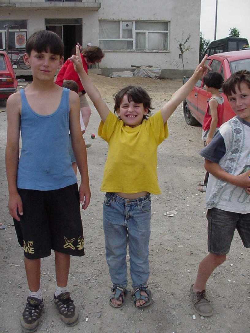 kids_at_convict.jpg, 88339 bytes, 7/3/01