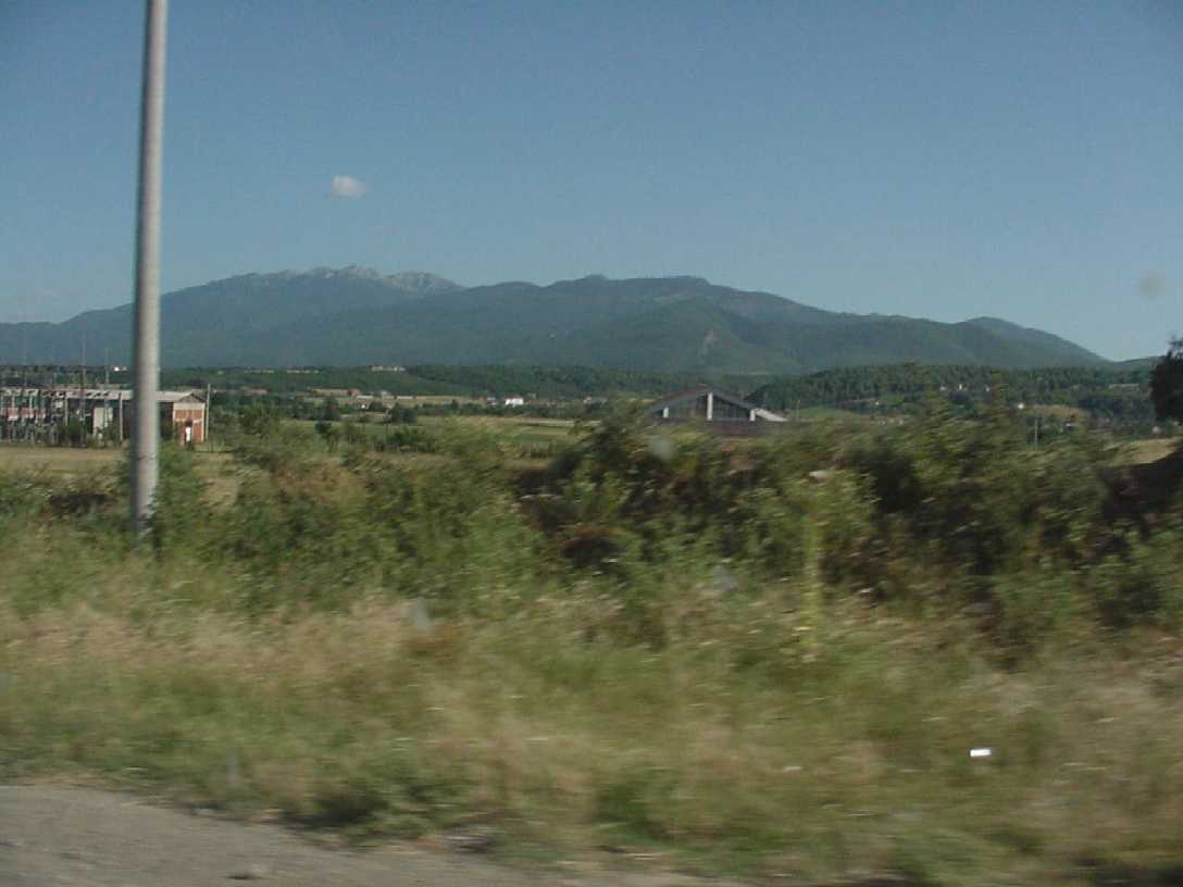 kosova_mts.jpg, 51533 bytes, 7/3/01