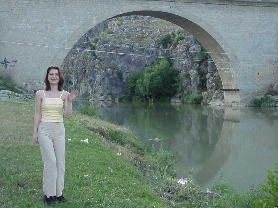 liza_at_drina.jpg, 94662 bytes, 7/3/01