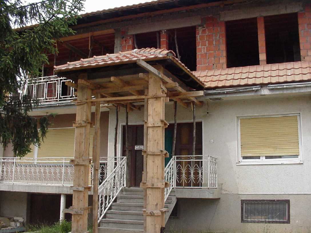 our_house.jpg, 97704 bytes, 7/3/01