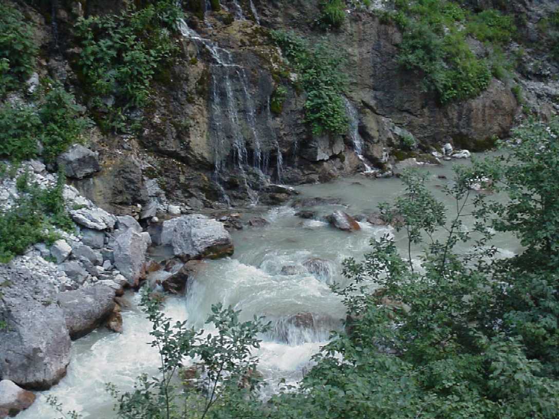 rugova5.jpg, 128234 bytes, 7/3/01