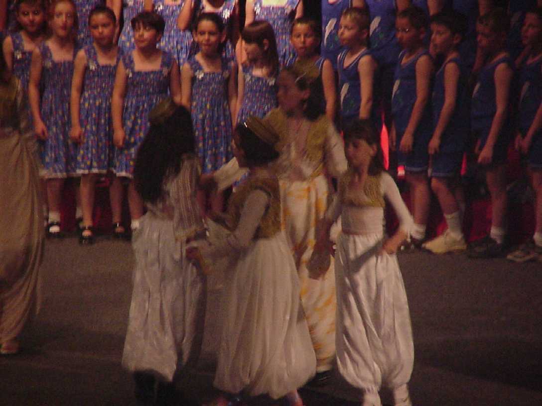 school_concert2.jpg, 65393 bytes, 7/3/01