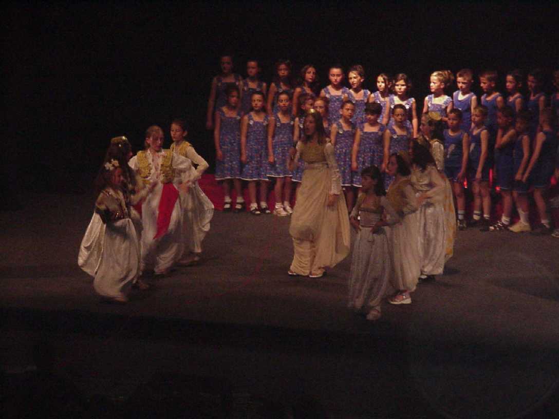 school_concert3.jpg, 53228 bytes, 7/3/01