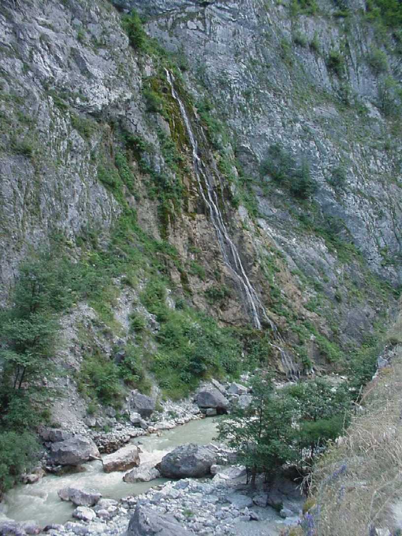 waterfall_rugova.jpg, 141547 bytes, 7/3/01